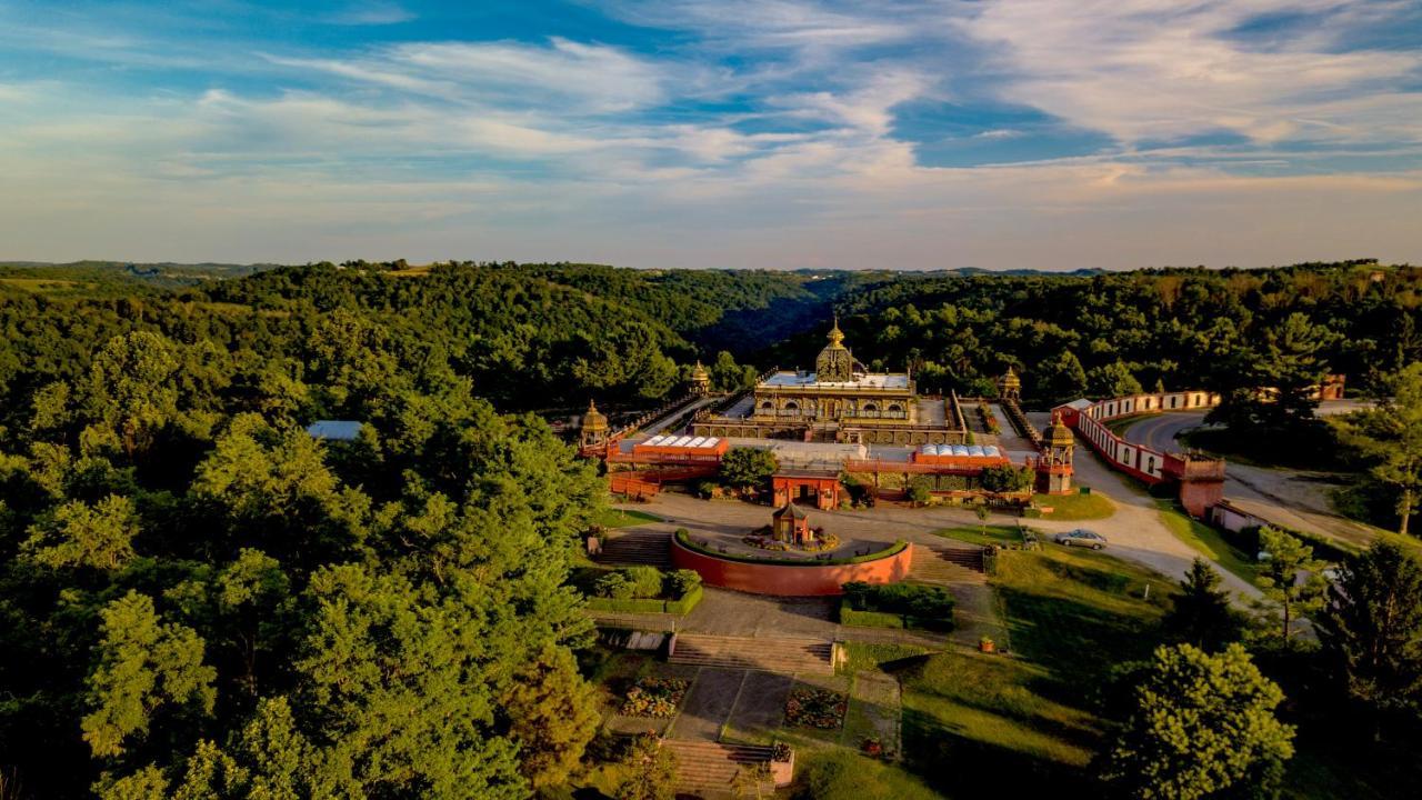 MoundsvilleGiriraja Ashrayaアパートメント エクステリア 写真